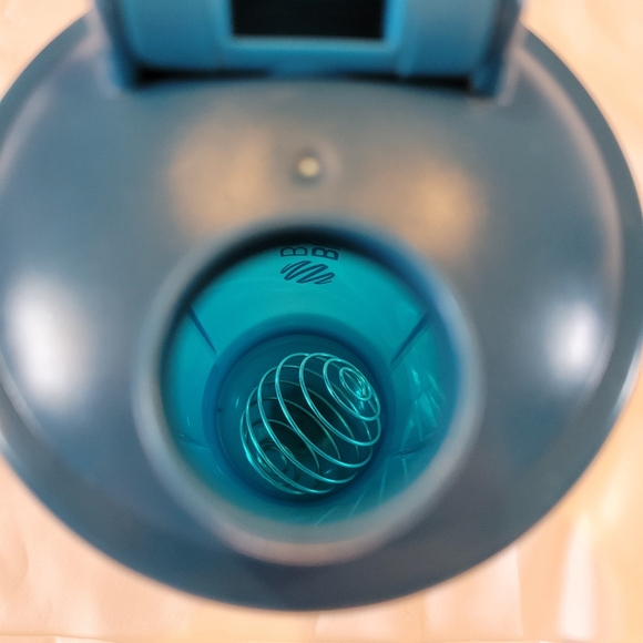 BlenderBottle Classic V2 Shaker Bottle Set With Straws | 28oz.| Plum and Teal - Picture 7 of 10